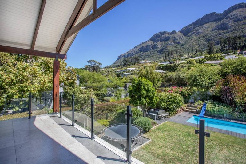 To Let 4 Bedroom Property for Rent in Tarragona Western Cape